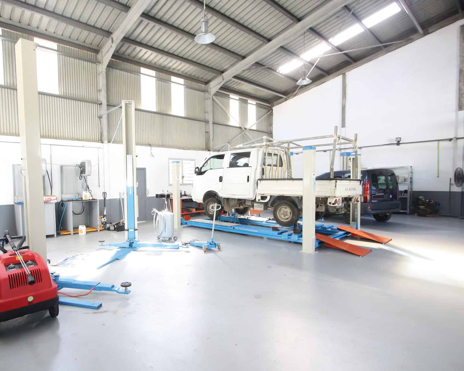 automotive-tools-van-4-post-lift-image